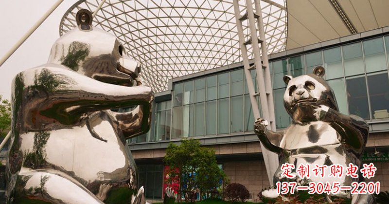 甘肃不锈钢公园动物镜面熊猫雕塑