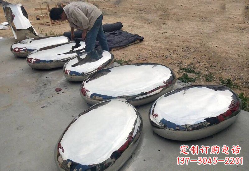 甘肃不锈钢鹅卵石雕塑精美外形给人以美的感受