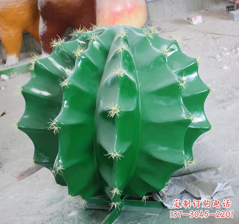 甘肃不锈钢仙人掌雕塑给公园景观增添灵动之美