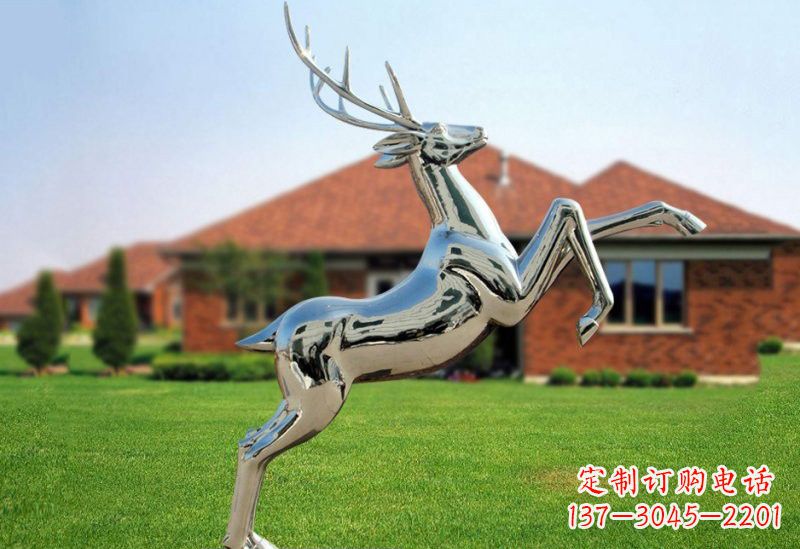 甘肃梅花鹿雕塑 镜面反射着璀璨美景