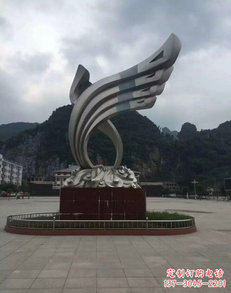 甘肃翅膀雕塑——环绕不锈钢广场的精美艺术品
