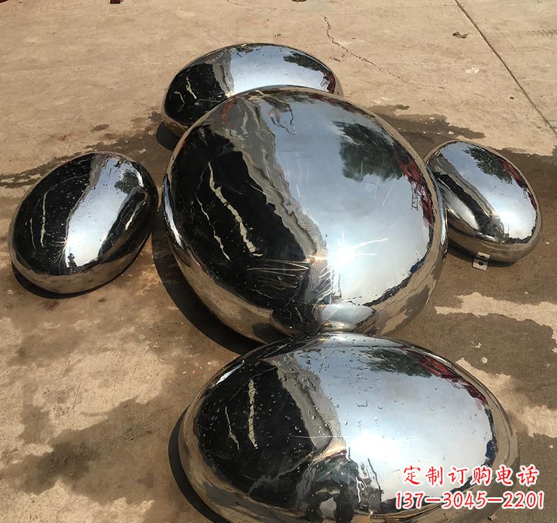 甘肃不锈钢水滴雕塑精致而又充满力量