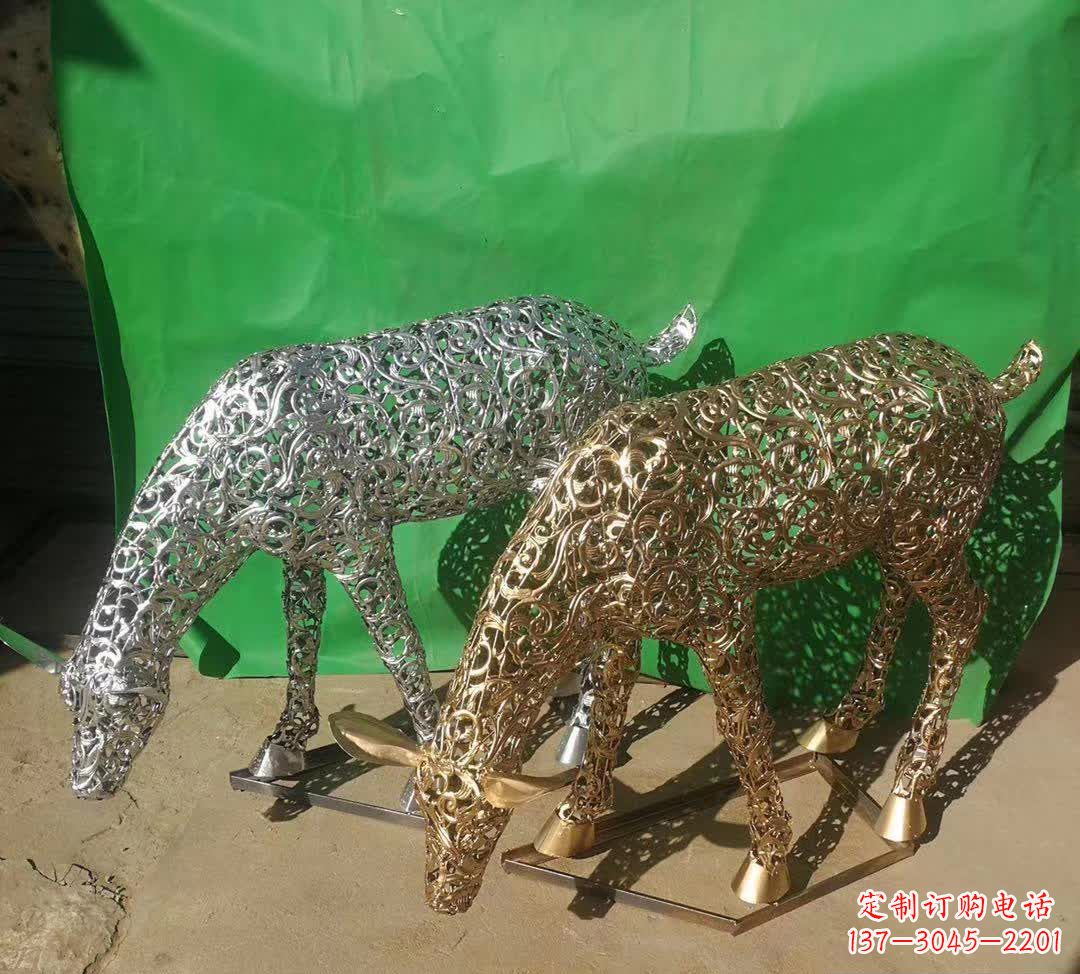 甘肃不锈钢广场上的梅花鹿雕塑