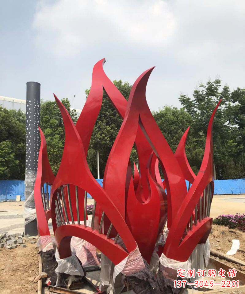 甘肃不锈钢树叶雕塑美丽而持久的艺术