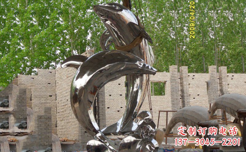 甘肃海豚之美不锈钢海边雕塑
