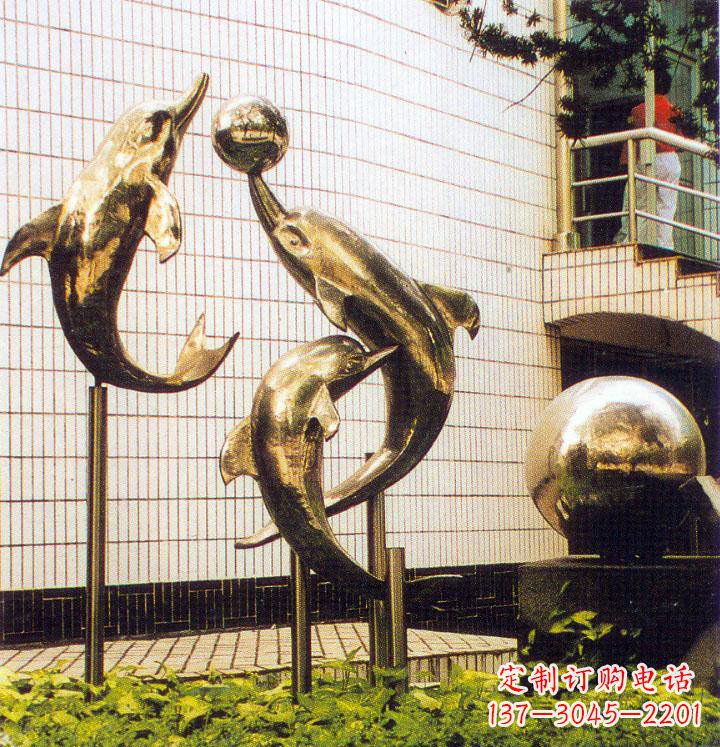 甘肃海豚跃动的校园雕塑