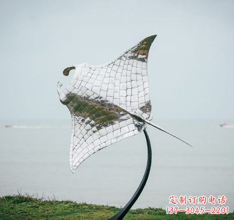 甘肃不锈钢海洋动物蝠鲼雕塑艺术与环保的完美结合