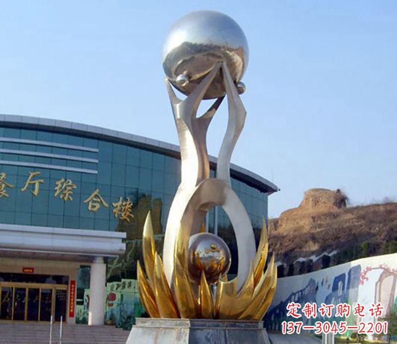 甘肃不锈钢荷叶托球雕塑艺术之美