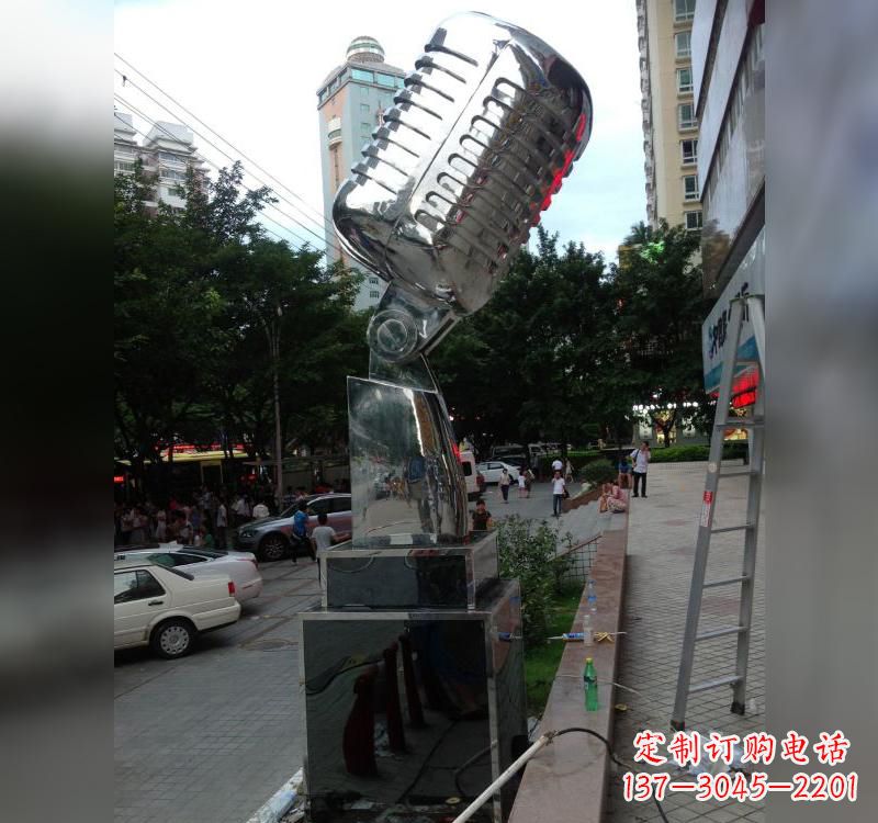 甘肃不锈钢话筒雕塑高贵而又精致