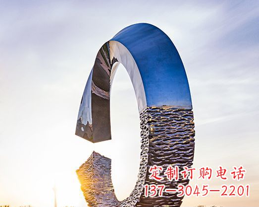 甘肃不锈钢景观圆环雕塑环绕自然之美