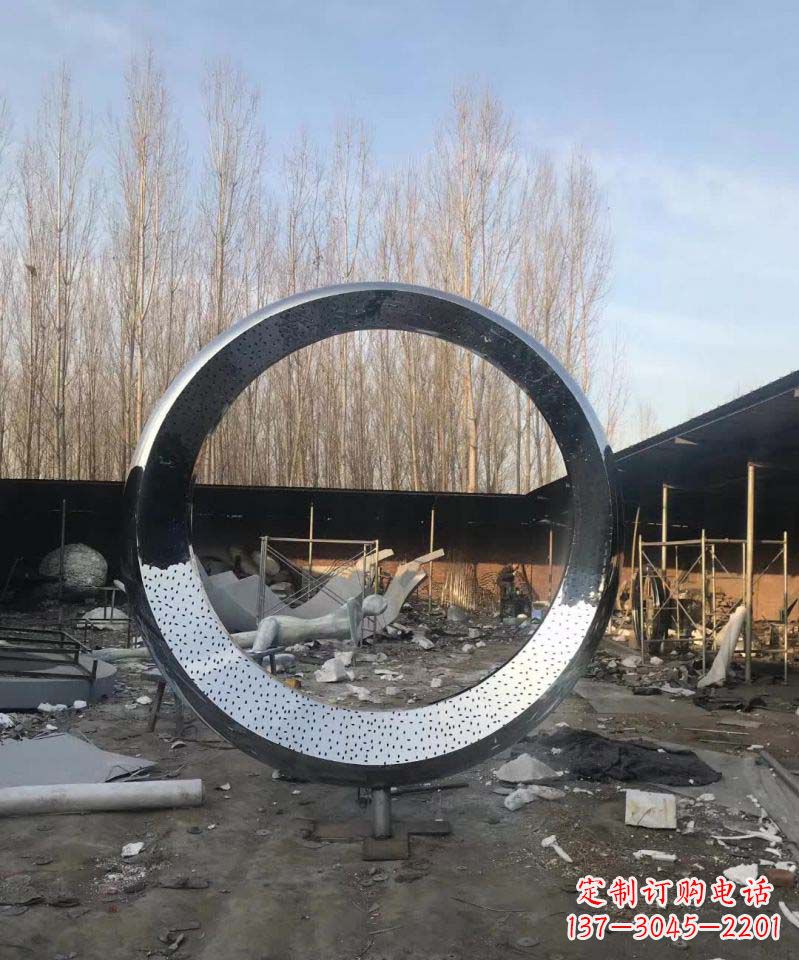 甘肃不锈钢圆环雕塑抽象美的体现