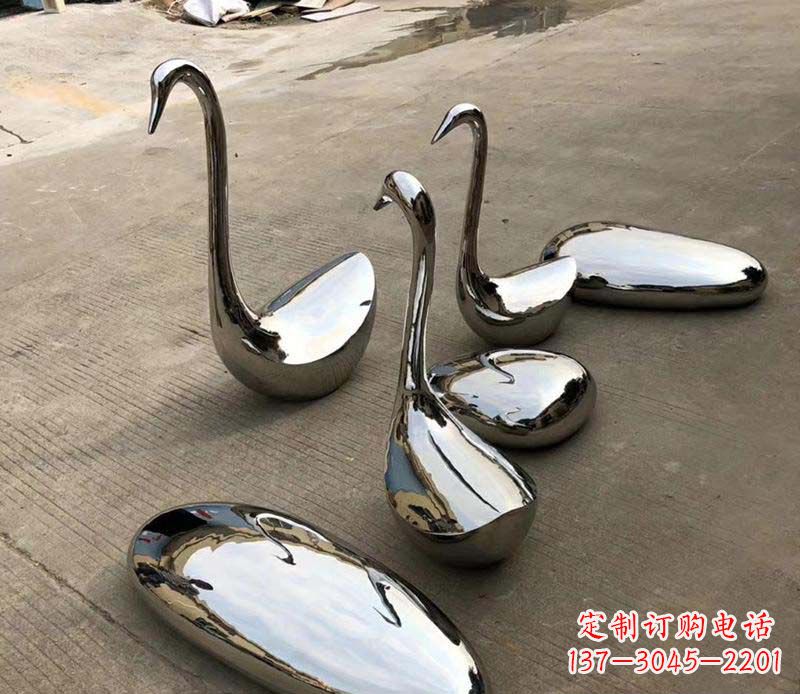 甘肃精美绝伦的鹅卵石雕塑