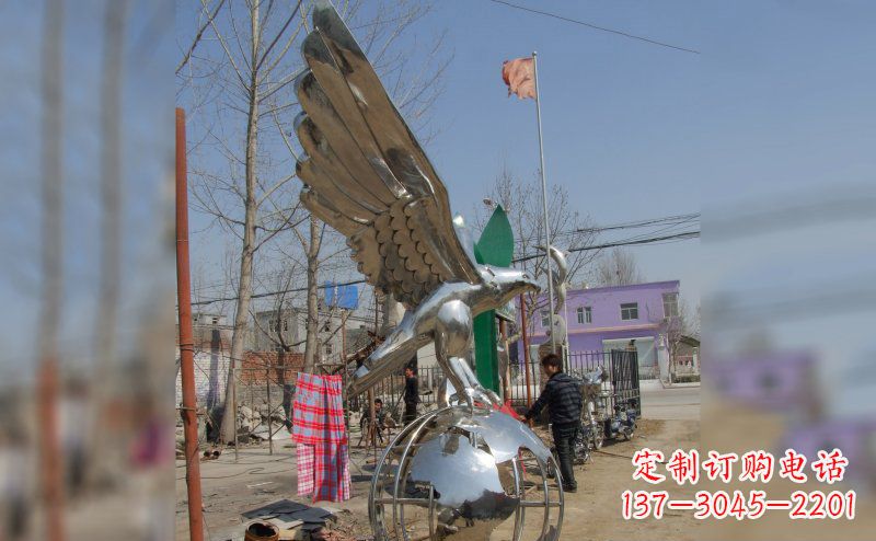甘肃不锈钢老鹰雕塑象征力量与美丽