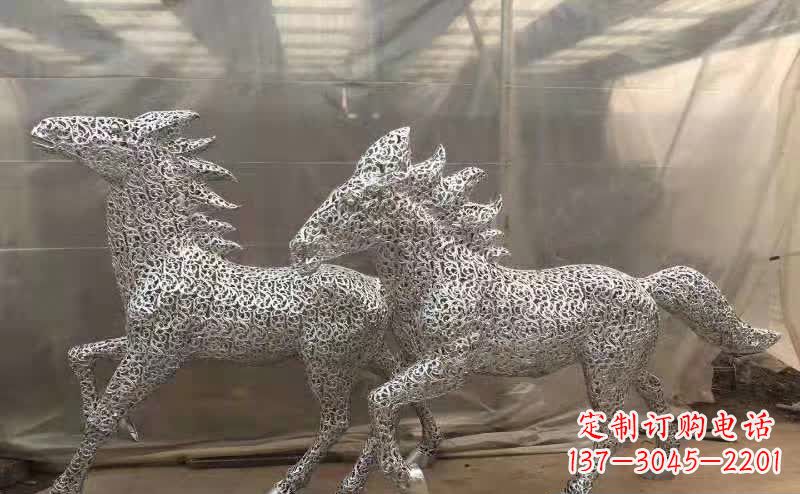 甘肃不锈钢马雕塑精美而又富有动感
