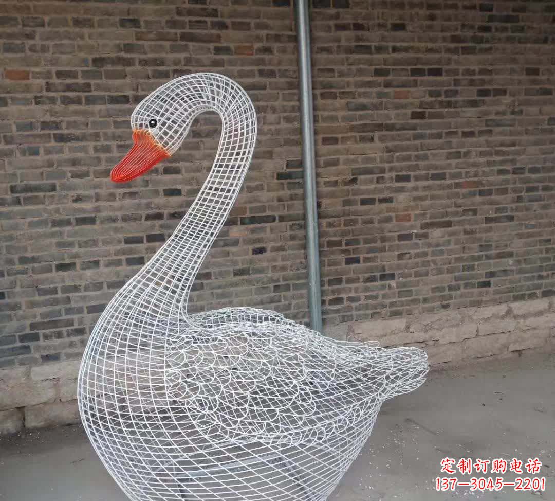 甘肃不锈钢镂空天鹅雕塑精美而优雅
