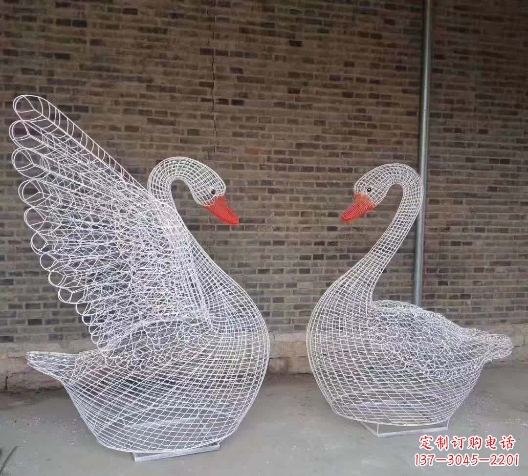 甘肃不锈钢镂空天鹅雕塑——美丽动人