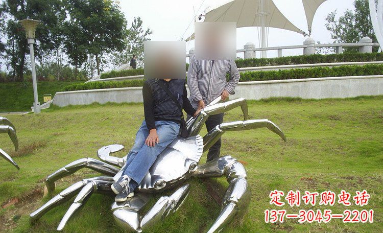 甘肃不锈钢螃蟹雕塑艺术美化公园环境