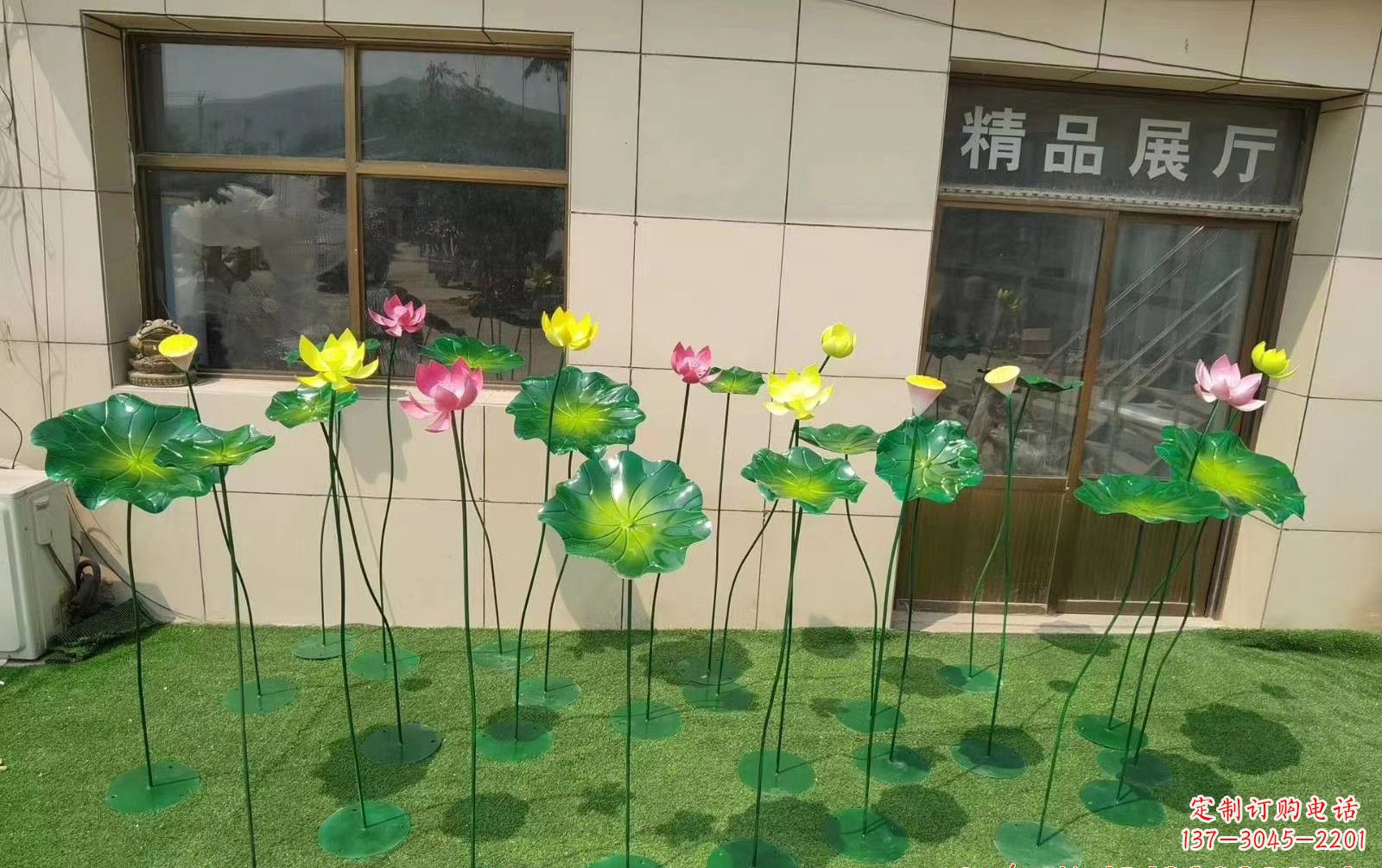 甘肃不锈钢荷花雕塑给景观增添美感