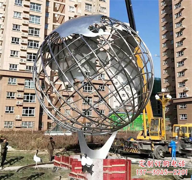 甘肃不锈钢地球仪雕塑以艺术表达地球的美