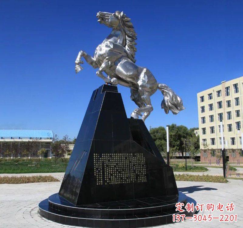 甘肃不锈钢企业广场上的马雕塑
