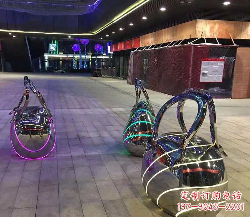 甘肃不锈钢手提包雕塑精美艺术品
