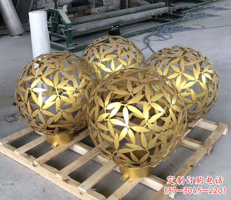 甘肃不锈钢树叶镂空球的美妙景观