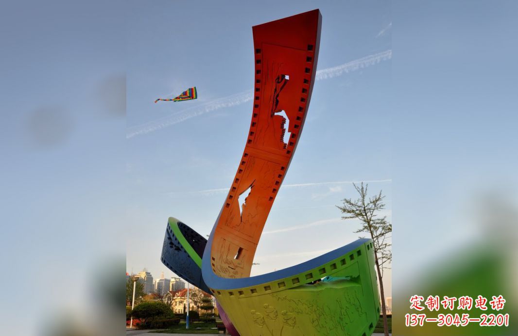 甘肃不锈钢五彩胶卷广场雕塑——现代美学的象征