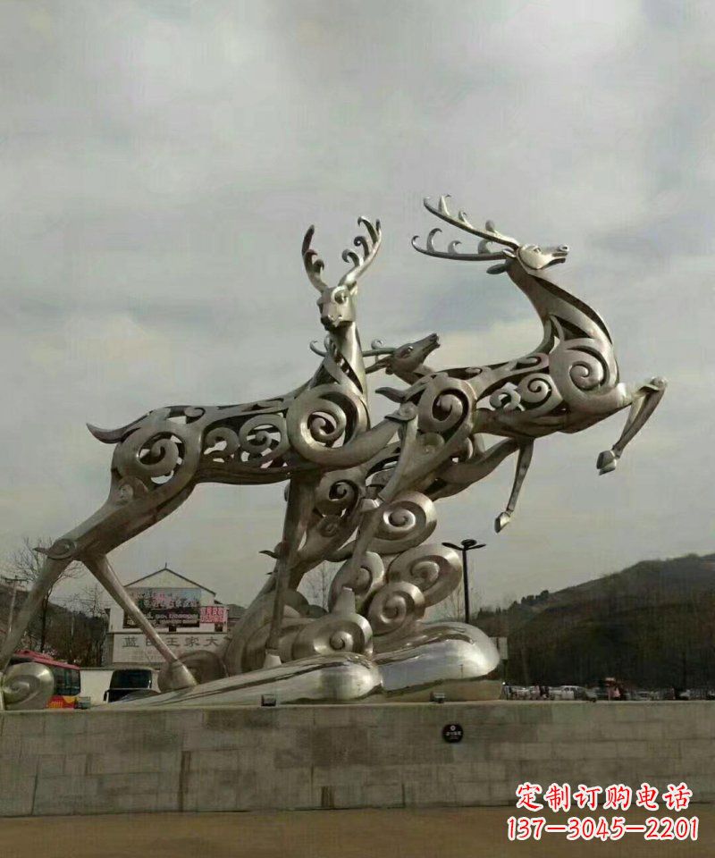 甘肃梅花鹿雕塑——祥云梅花鹿广场的标志