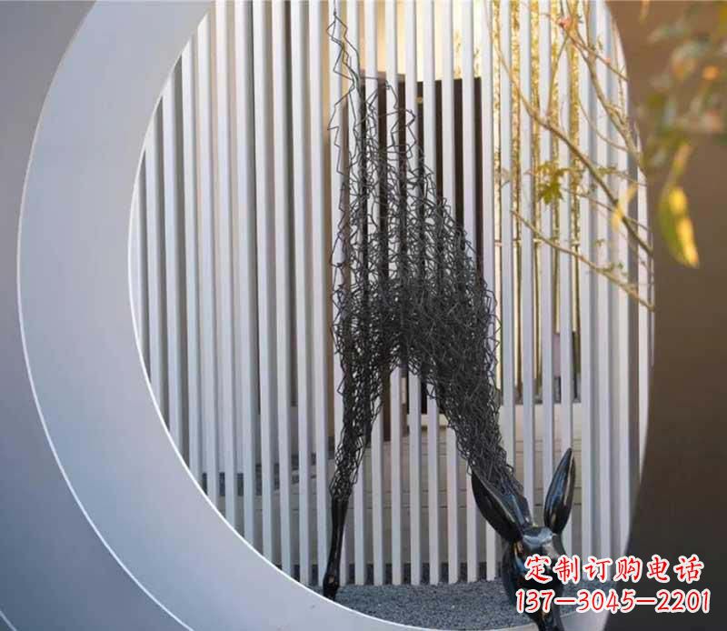 甘肃不锈钢小区的长颈鹿雕塑