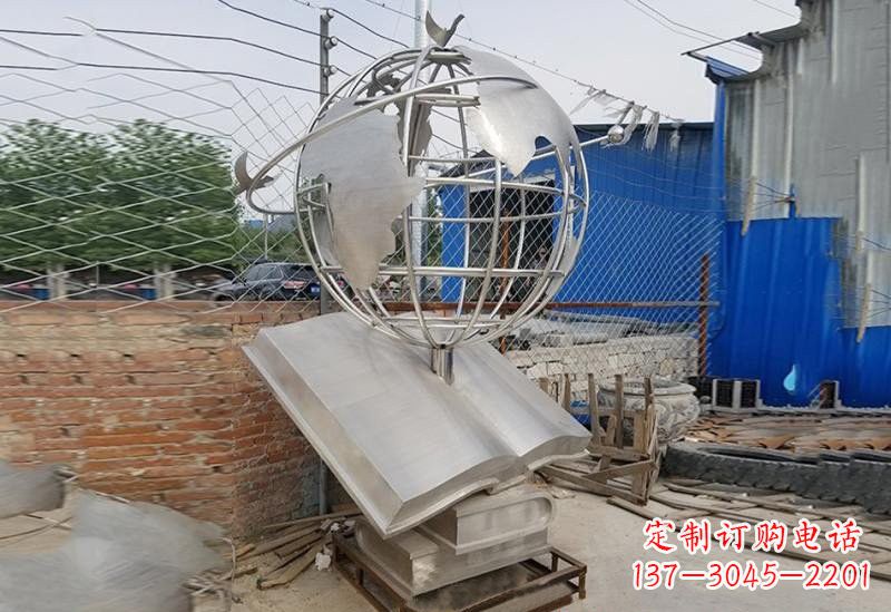 甘肃不锈钢校园里的地球雕塑