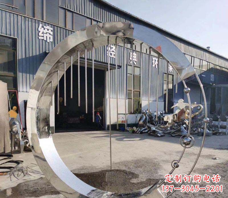 甘肃不锈钢旋转流水圆环雕塑