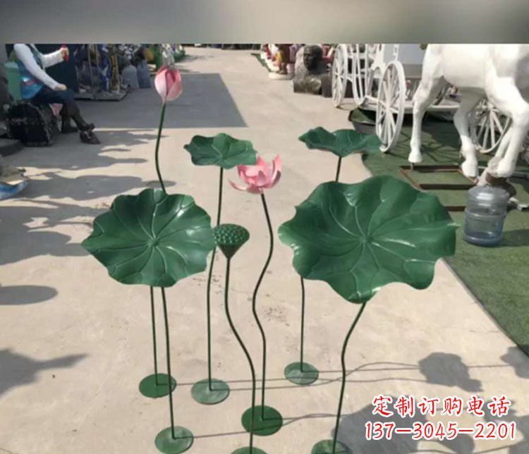甘肃不锈钢荷花雕塑象征着美丽的永恒