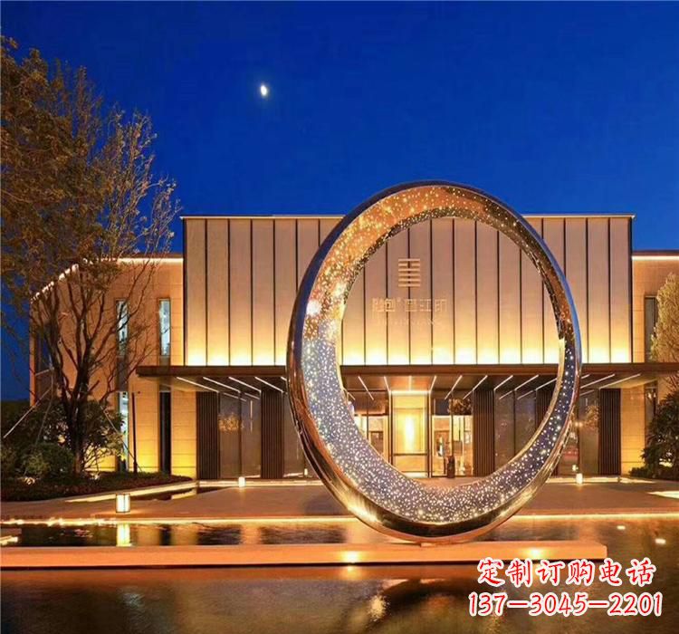 甘肃不锈钢圆环雕塑给空间增添无限美感