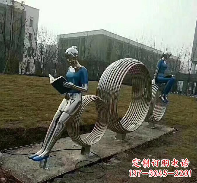 甘肃圆环读书人雕塑
