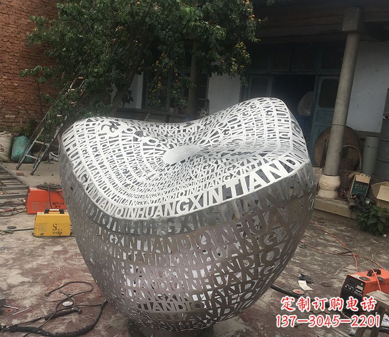 甘肃不锈钢元宝雕塑精美外形与精美文化