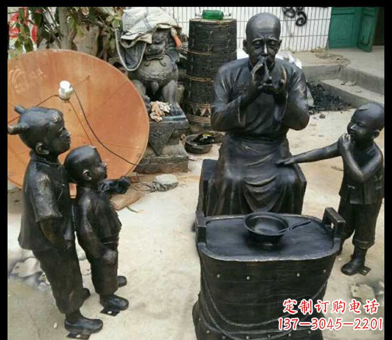 甘肃糖果街上的铜雕精灵