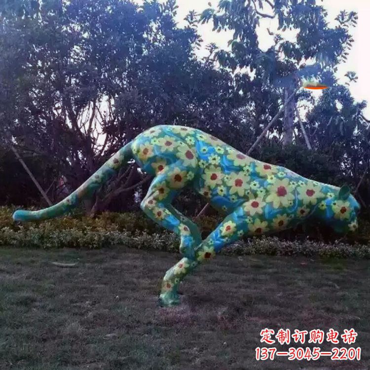 甘肃玻璃钢彩绘豹子雕塑艺术与自然的完美结合