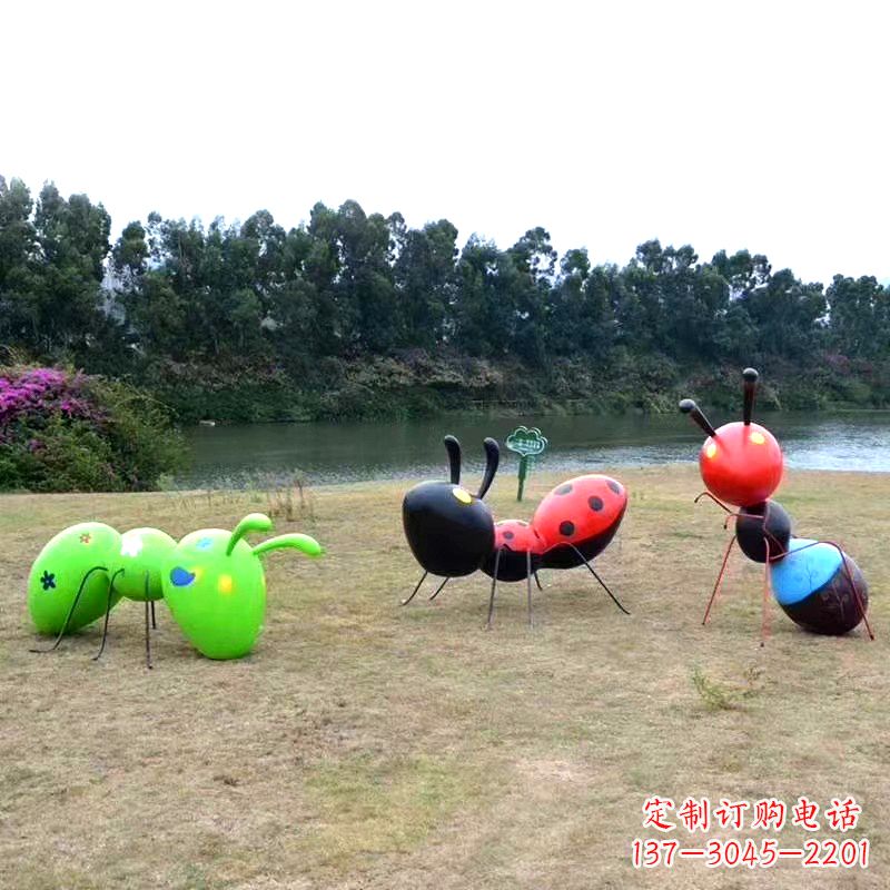 甘肃彩绘玻璃钢蚂蚁雕塑——精致又充满动感