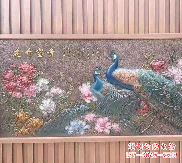 甘肃锻铜孔雀雕塑——精致而神奇的艺术品