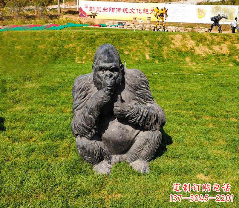 甘肃猩猩雕塑——草坪猩猩公园的艺术精品