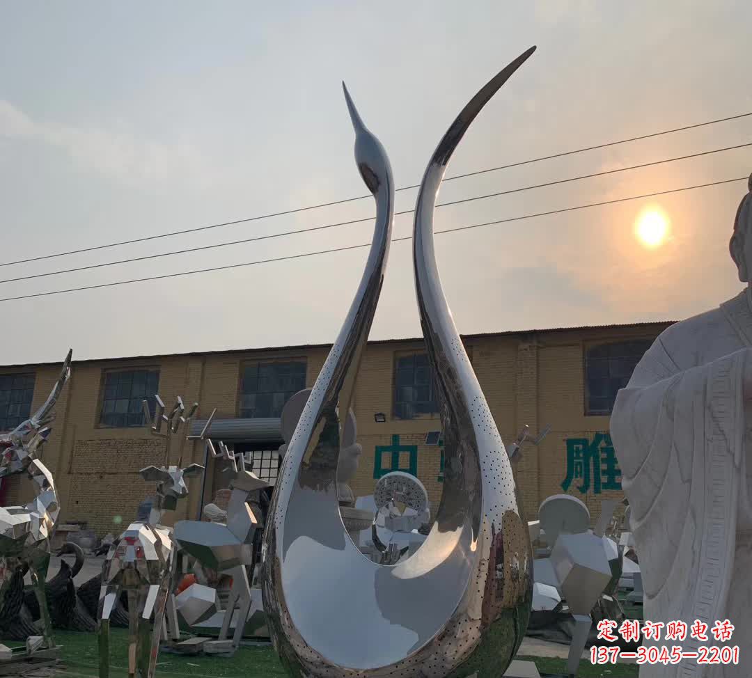 甘肃雕塑镜面天鹅
