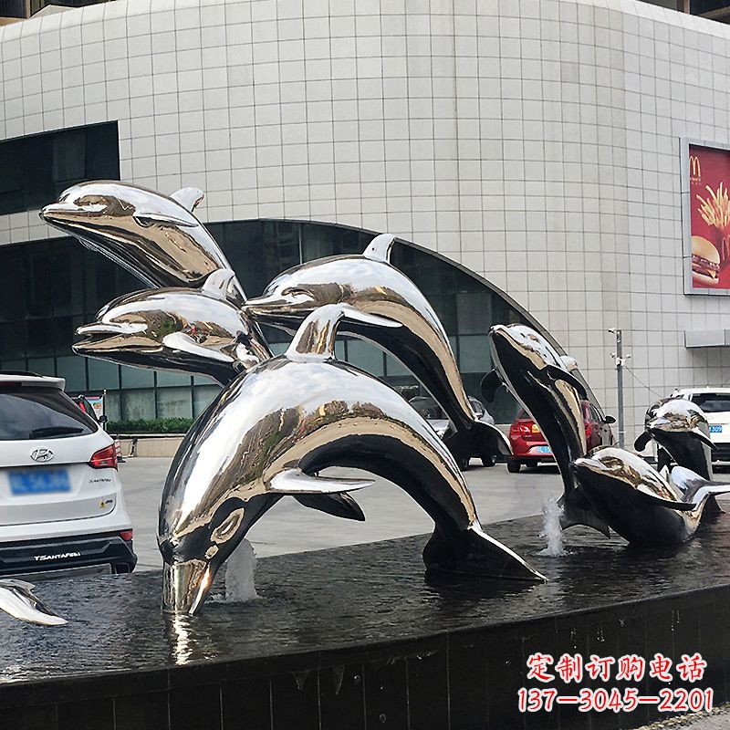 甘肃海豚雕塑点亮城市商场的不锈钢镜面水景