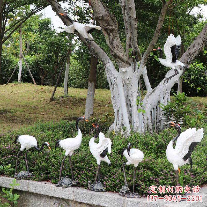 甘肃美丽的仙鹤雕塑