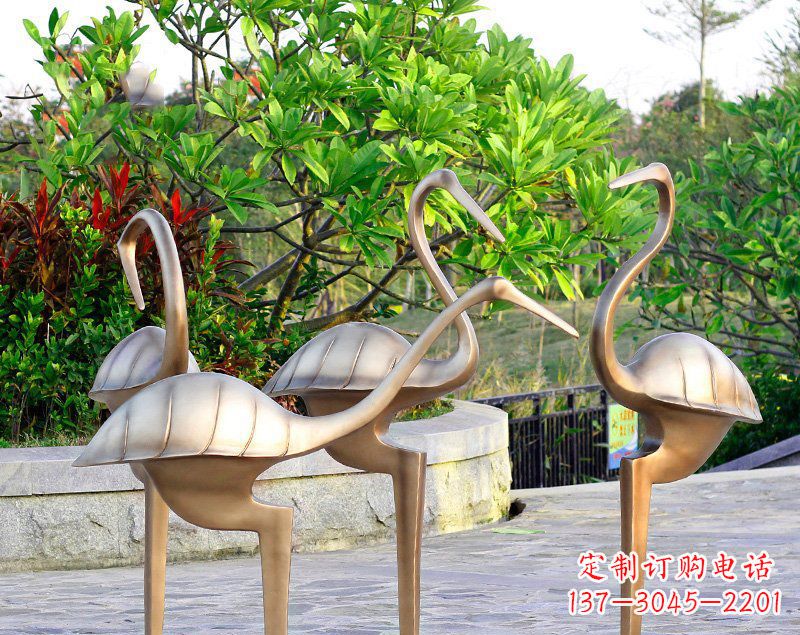 甘肃丹顶鹤雕塑传承悠久的中国传统艺术