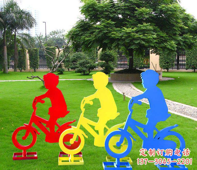 甘肃抽象男孩骑单车雕塑