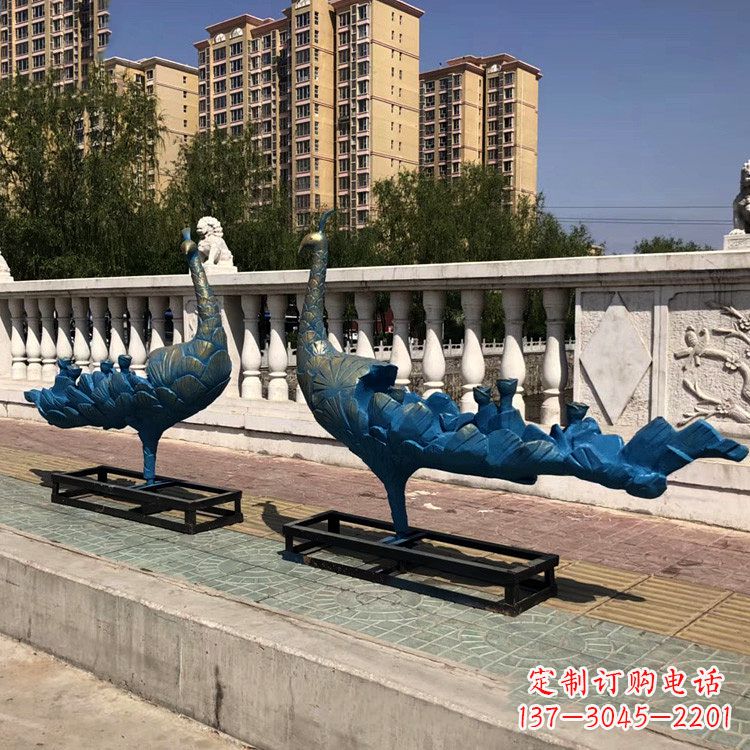 甘肃创意孔雀玻璃钢动物雕塑摆件