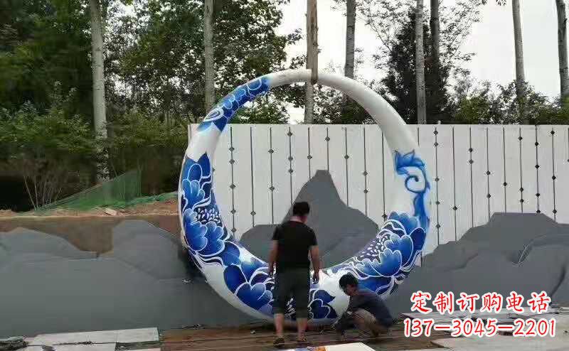 甘肃美丽的月亮雕塑