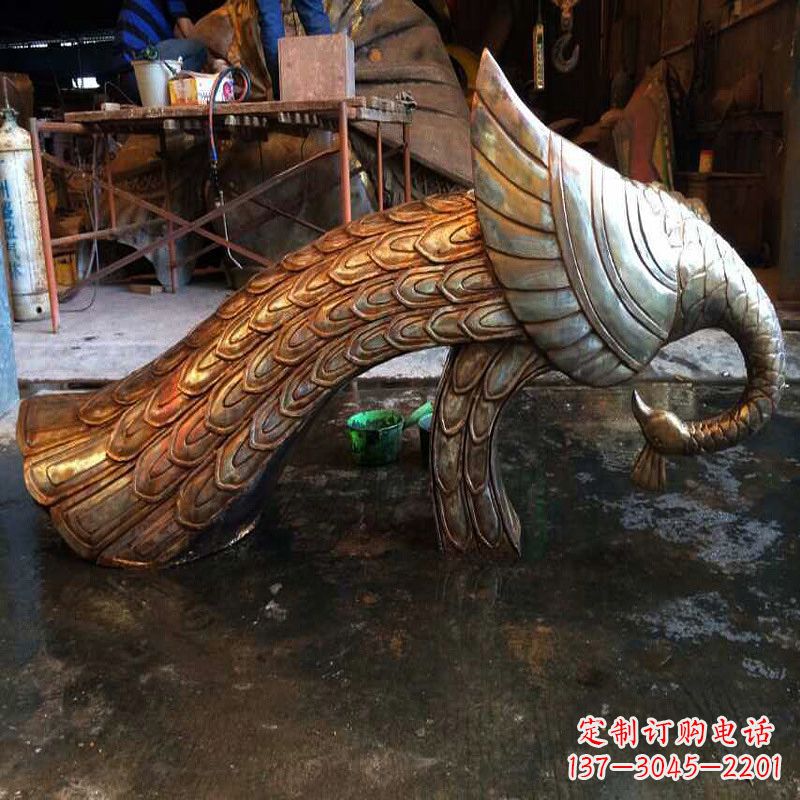 甘肃铸造精美孔雀雕塑