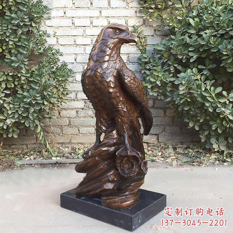 甘肃铸造精美的老鹰雕塑
