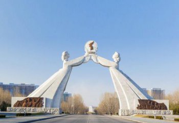 甘肃城市街道的拱门雕塑——让城市更加精彩